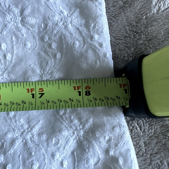 Banana Republic Textured, patterned White Shift with med. Strap Dress. Size 16 - Picture 6 of 10